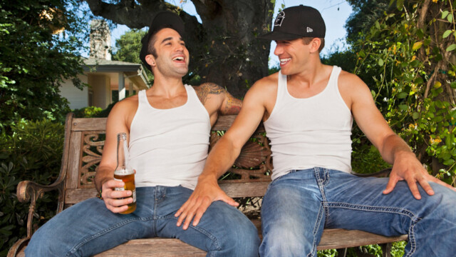 Muscular Brandon Lewis Gives Sensual Blowjob to Big-Dicked Samuel